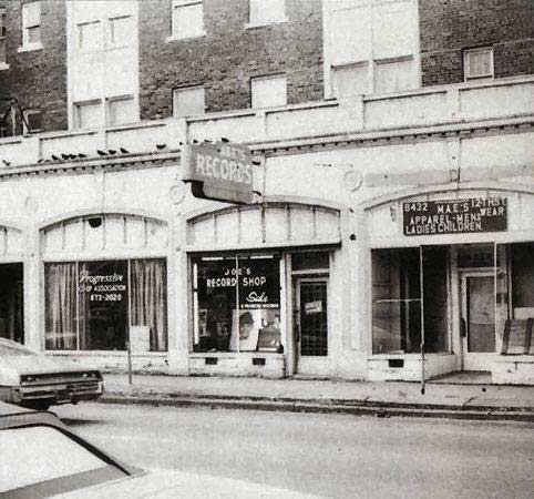 This shows a black and white photo of the front of Joes record shop